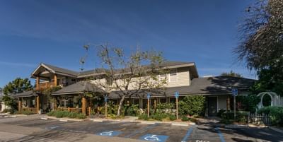 Wide shot view of Cambria Pines main Lodge with view of handicap