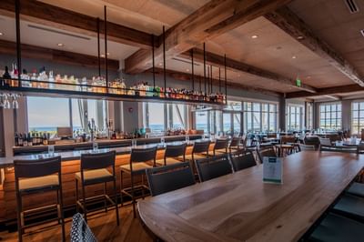 Photo of the expansive bar at FOOW