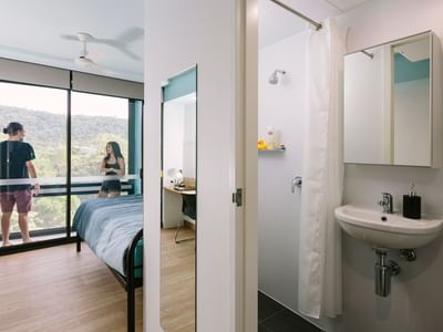 Six Bedroom Multi Share_bathroom