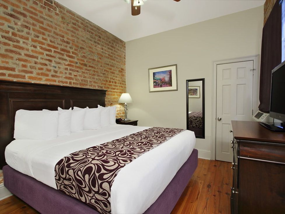 King Deluxe Non Smoking interior at French Quarter Guesthouses
