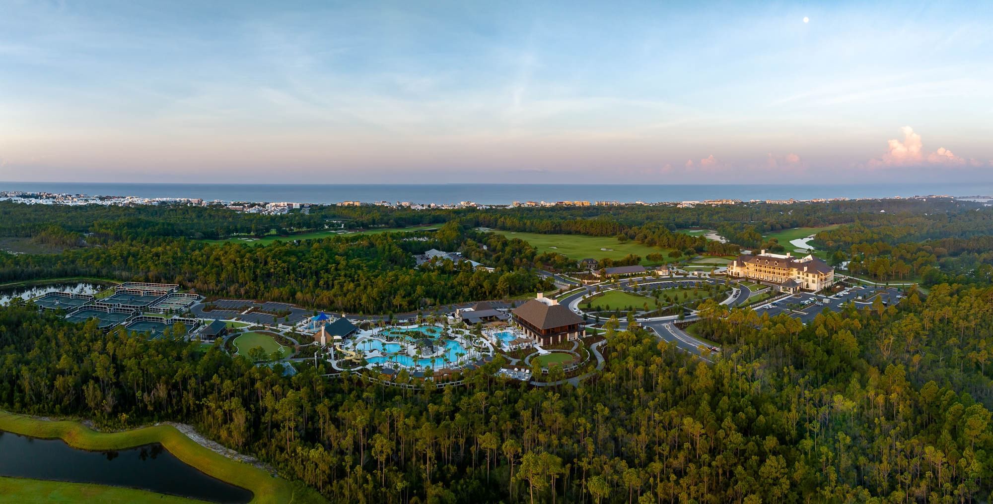 Bird eye view of the city and hotel surroundings of Camp Creek Inn