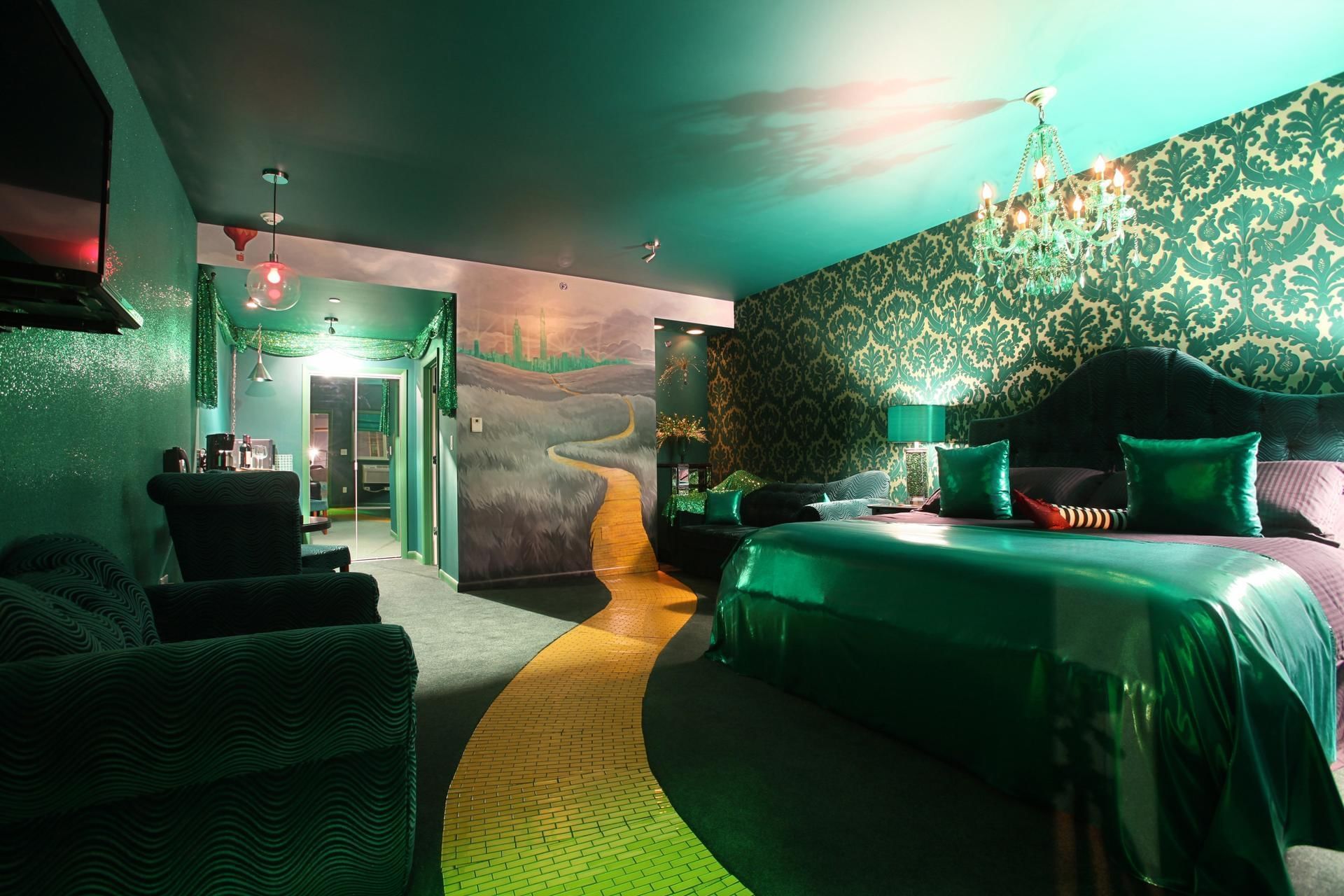 The Wizard's Emeralds | Themed Room | The Roxbury