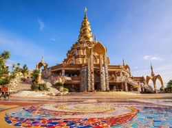 Exterior view of Phetchabun temple near Hop Inn Hotel