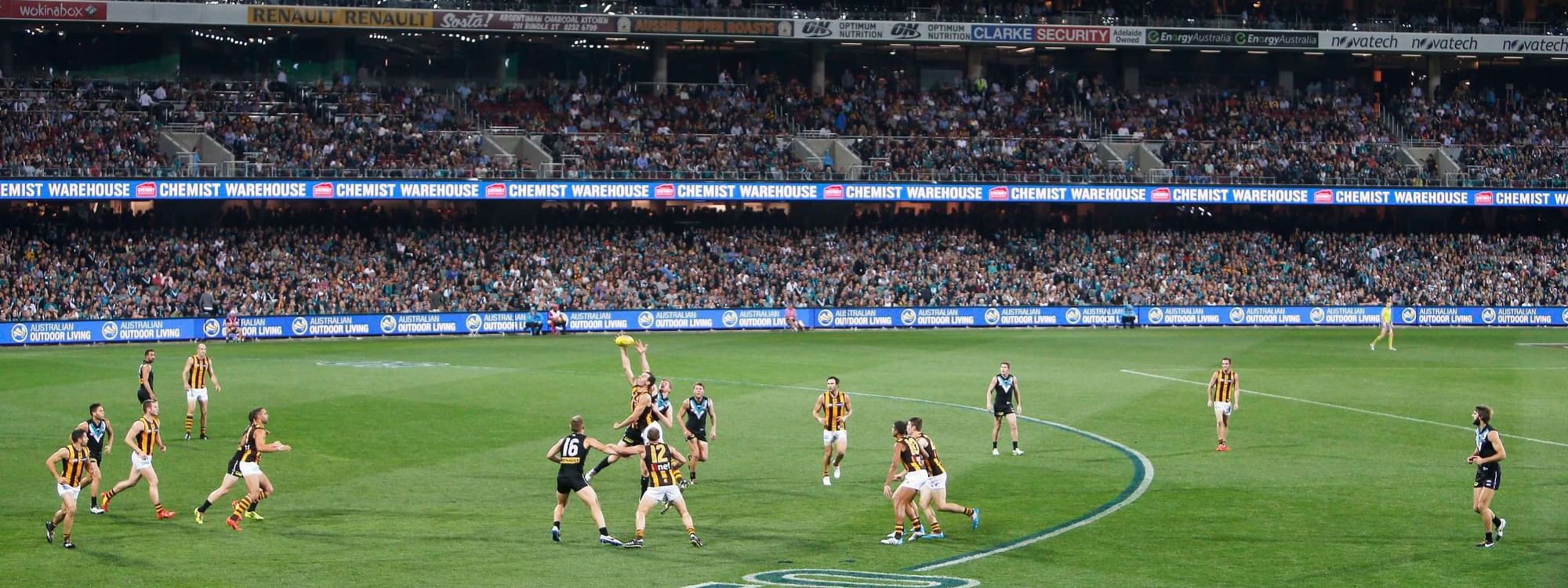 Australian Rules Football match at the Adelaide Oval, near Ibis Adelaide