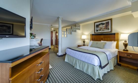 Deluxe King Suite at Monte Carlo Inn Barrie Suites