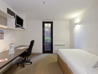 Studio Superior Bedroom