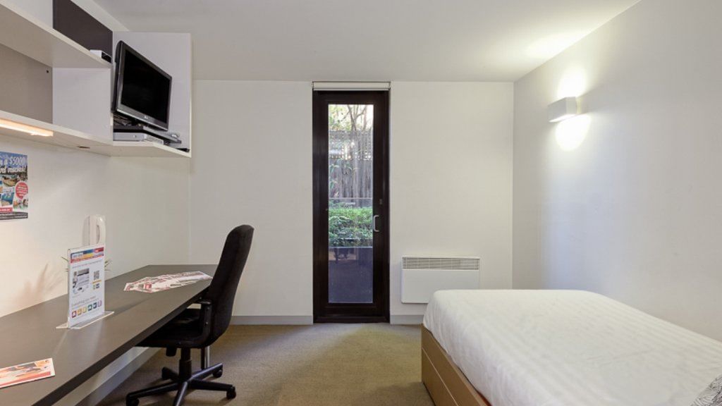 Studio Superior Bedroom