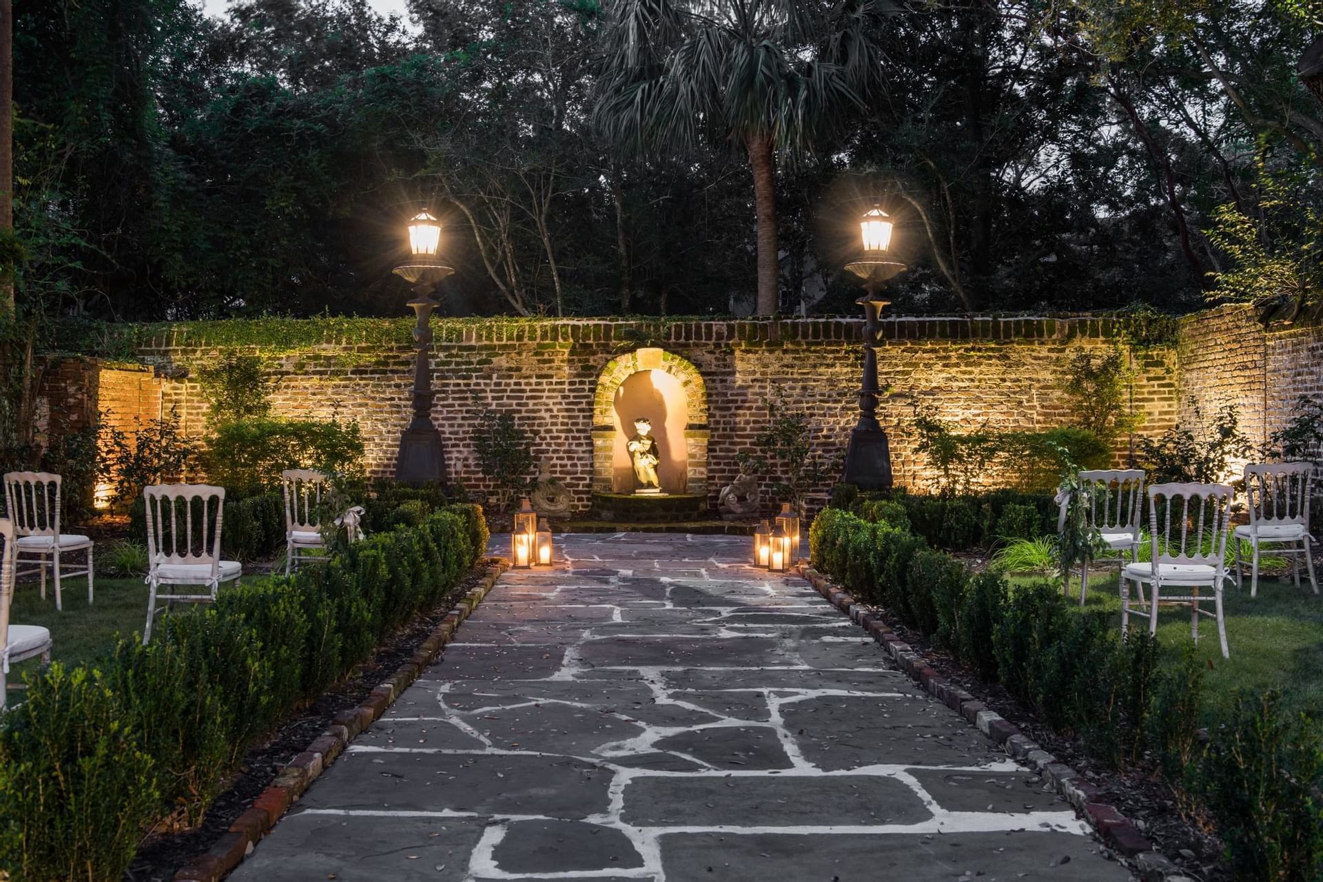 Walking path and the garden at Hay Creek Hotels