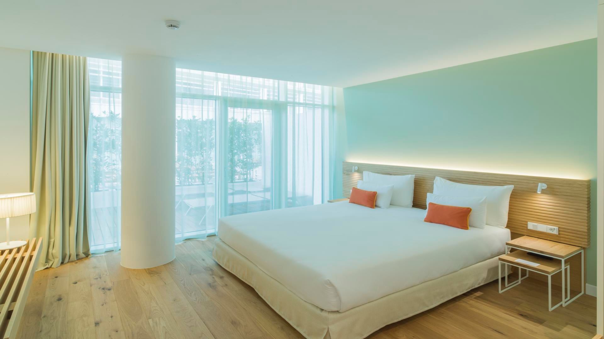 Bed, Bateo Suite Superior sea view at Falkensteiner Hotels