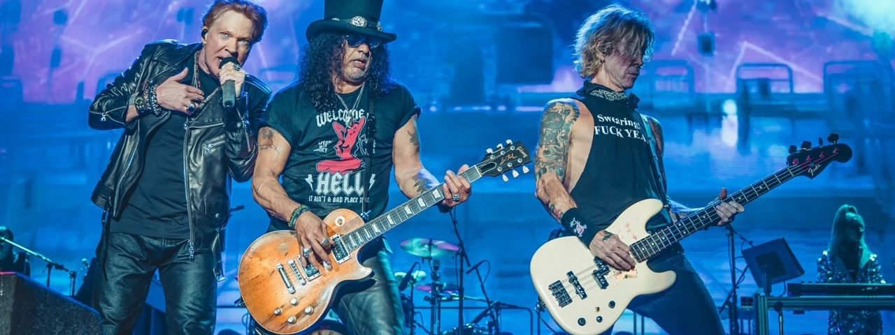 Guns N’ Roses performing on stage with guitars and singer at the Guns N’ Roses – World Tour 2026.