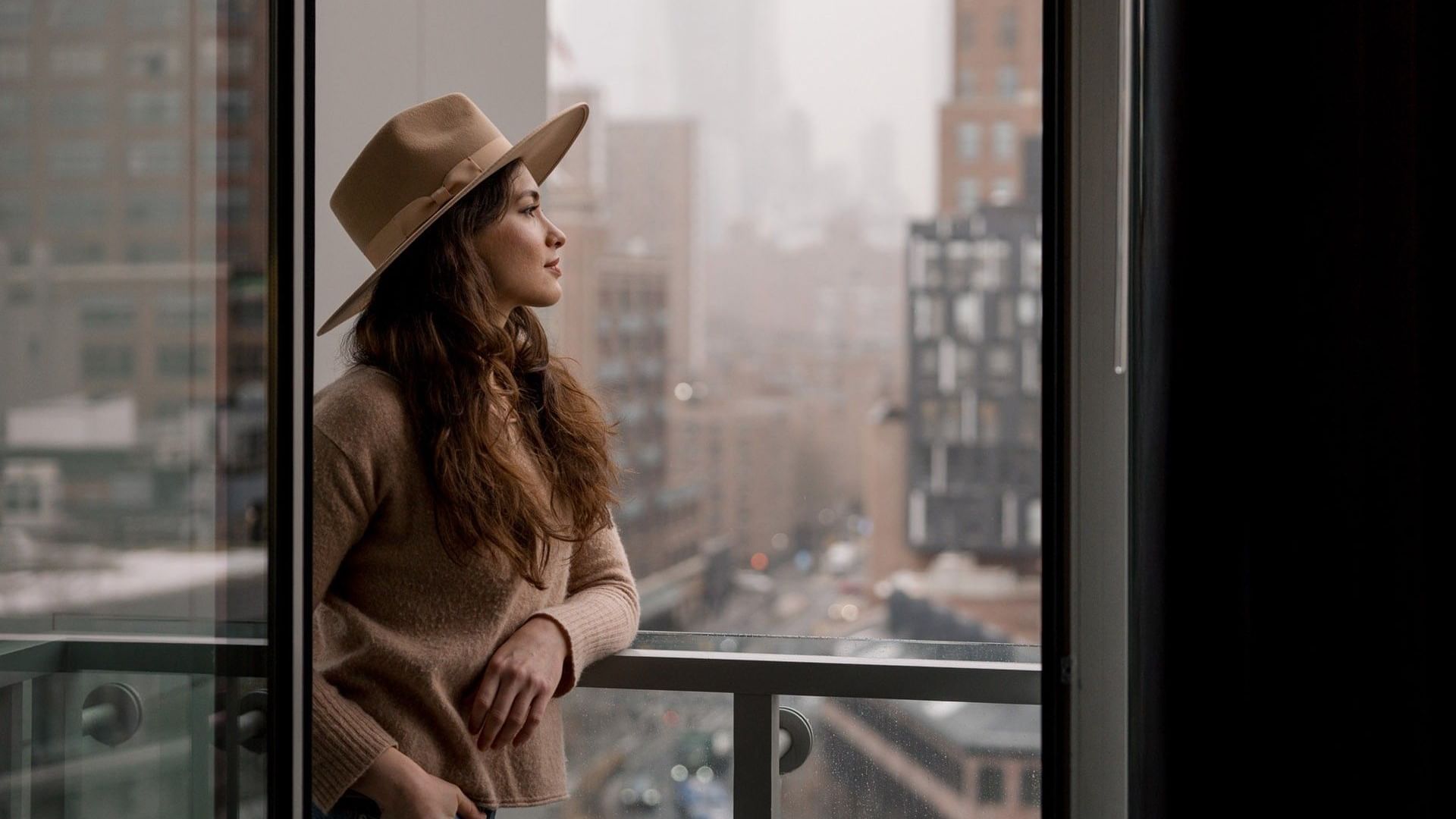 260218_Gansevoort_Manhattan_Suite_Living_Room_Talent_0111