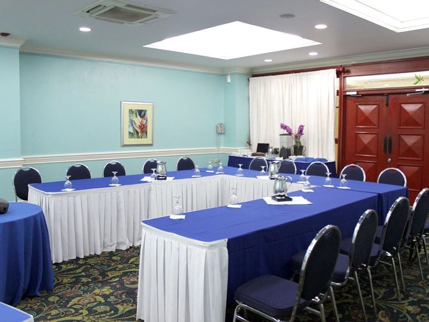 u-shaped table setup