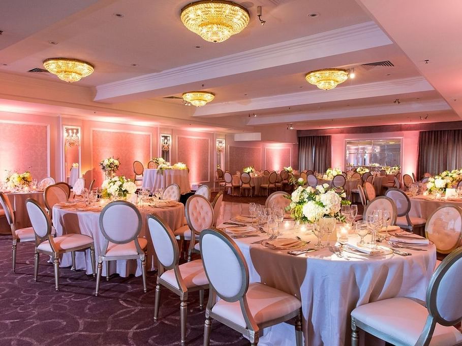 Banquet table set-up in Felix-Leclerc Hall at Chateau Vaudreuil