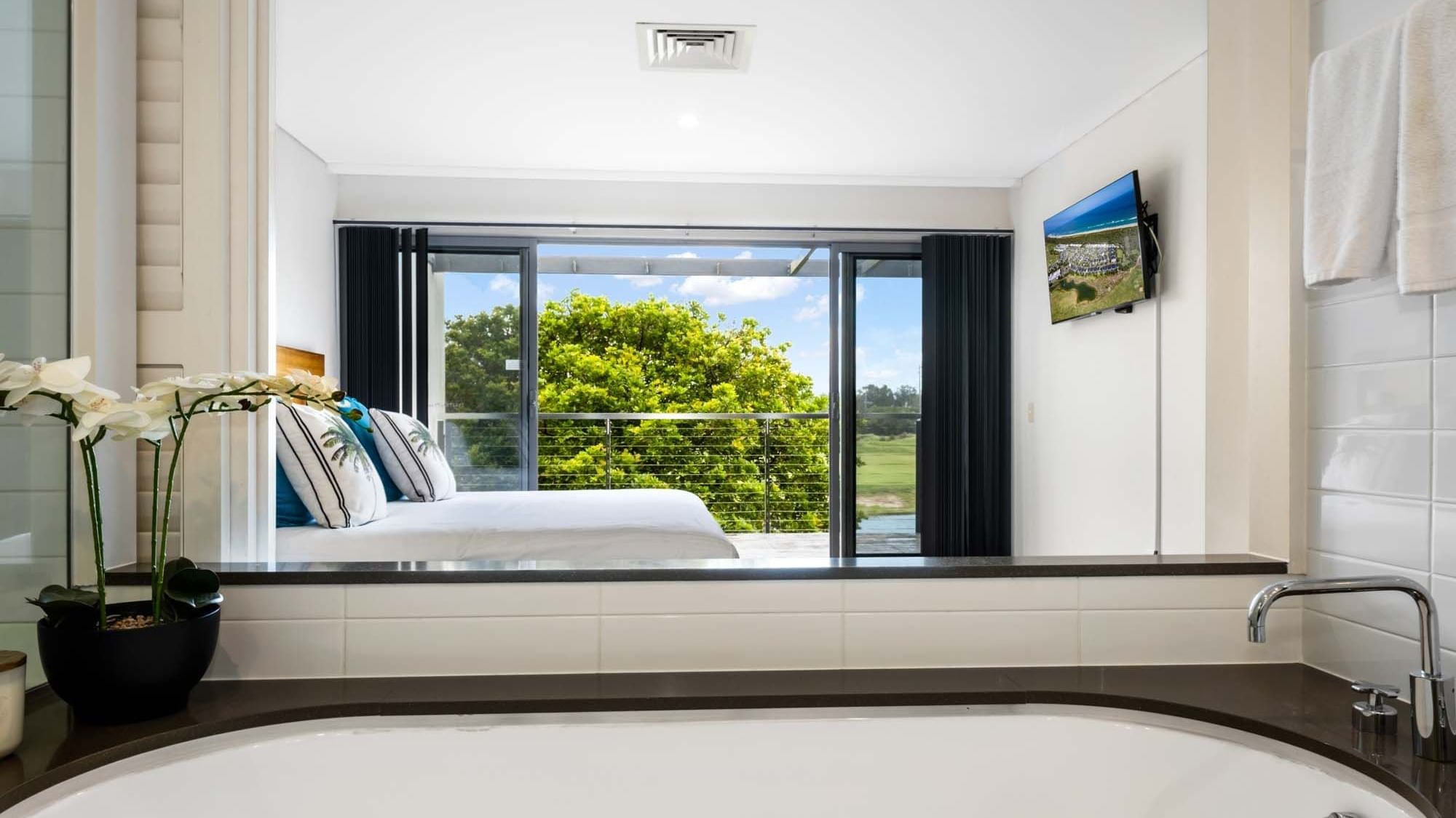 Deluxe Three Bedroom Bathroom at Pullman Magenta Shores Resort