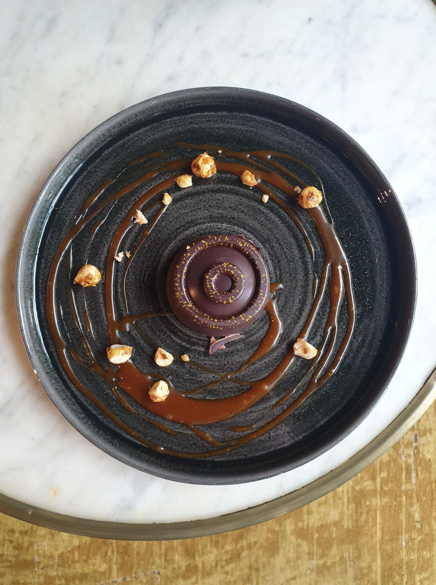 Dessert au chocolat avec caramel à Oceania Le Conti Brest