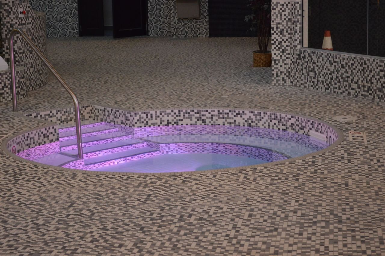 Coast Nisku Inn - Hot Tub