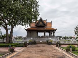 Exterior of Phra Arthit near Maitria Mode Sukhumvit 15