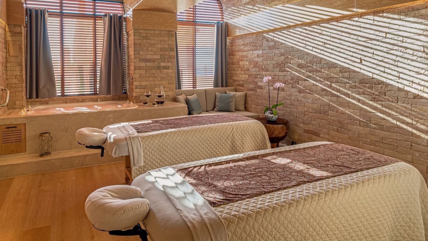 Massage cabin featuring beds with ocean view at Grand Fiesta Americana