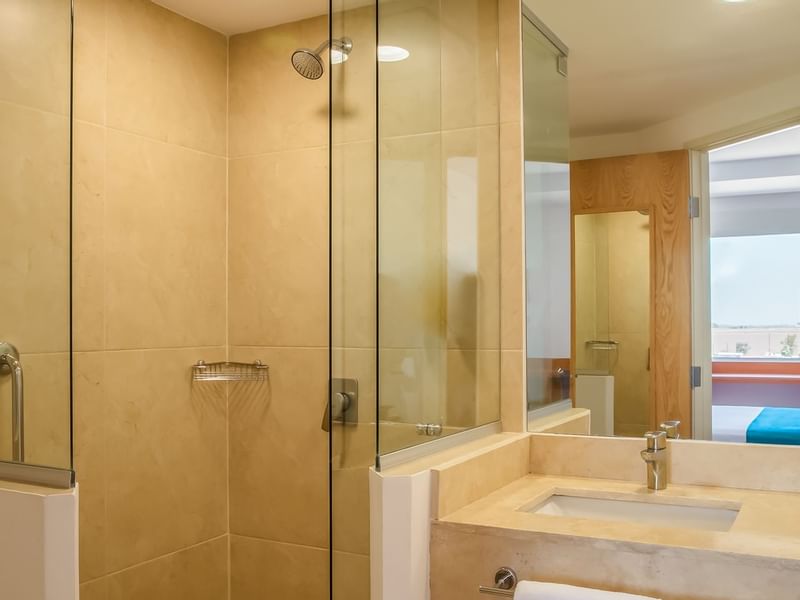 Zona de baño en la Habitación Doble Superior de One Hotels