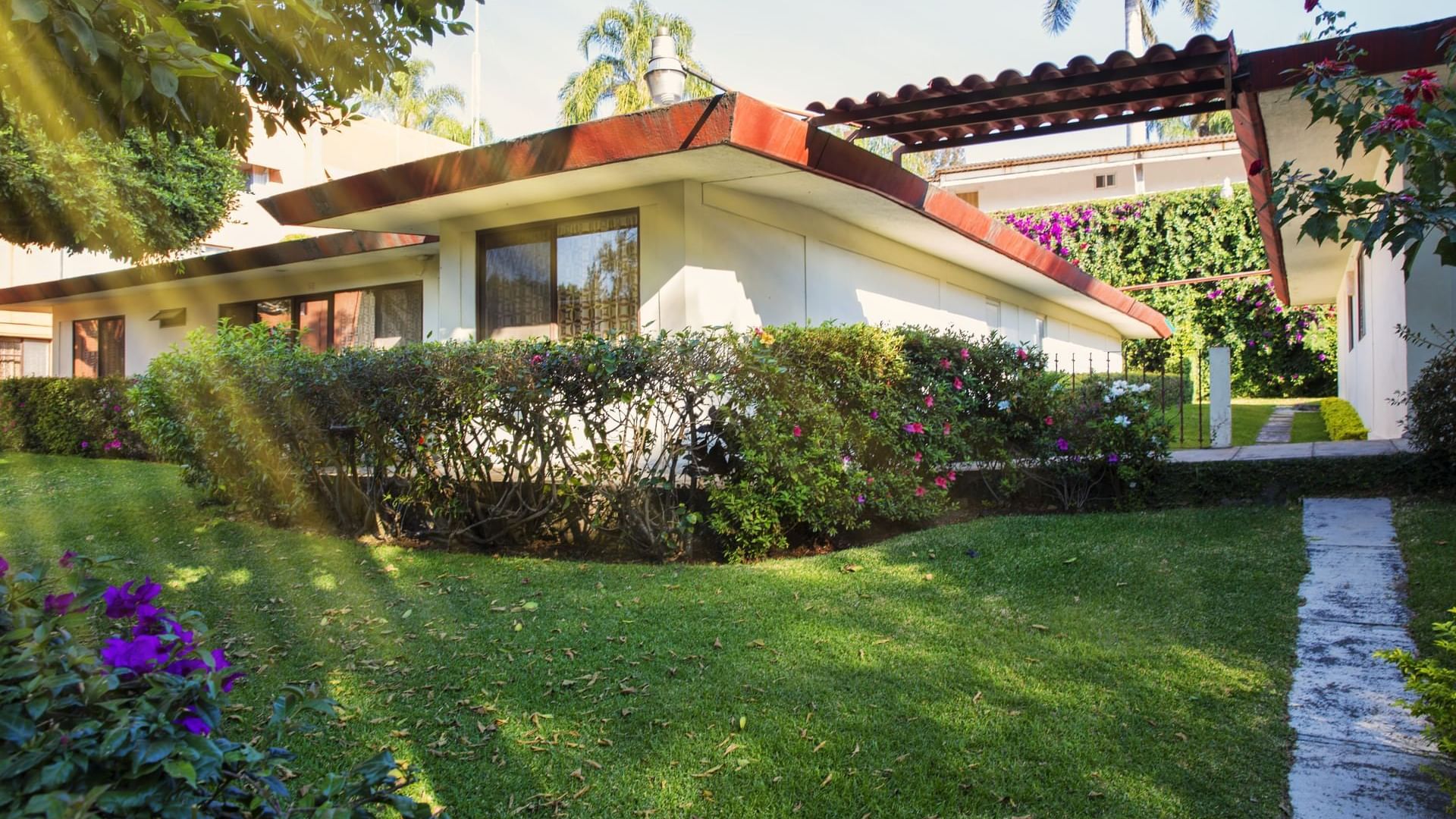 Exterior view of Gamma Cuernavaca Puerta Paraíso