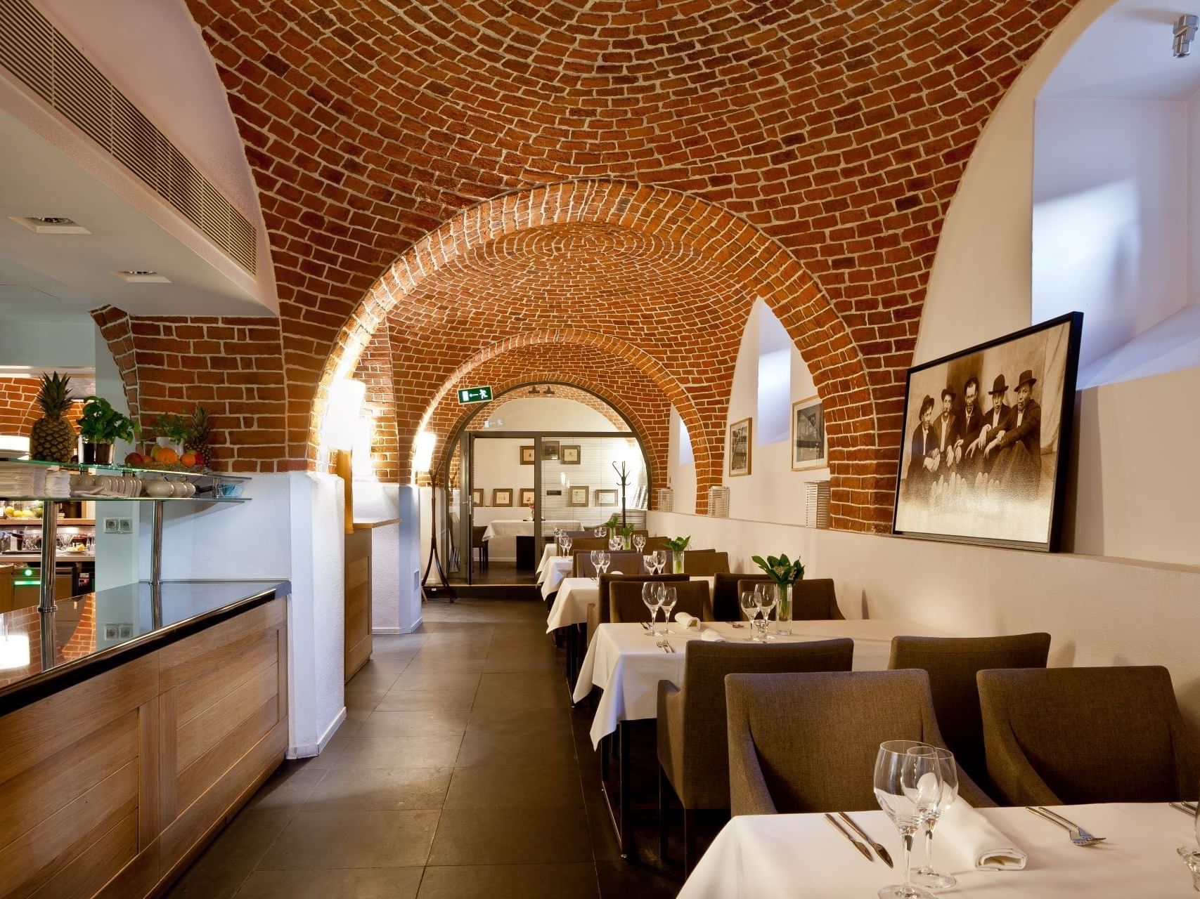 Mennicza Fusion Restaurant at The Granary La Suite Hotel