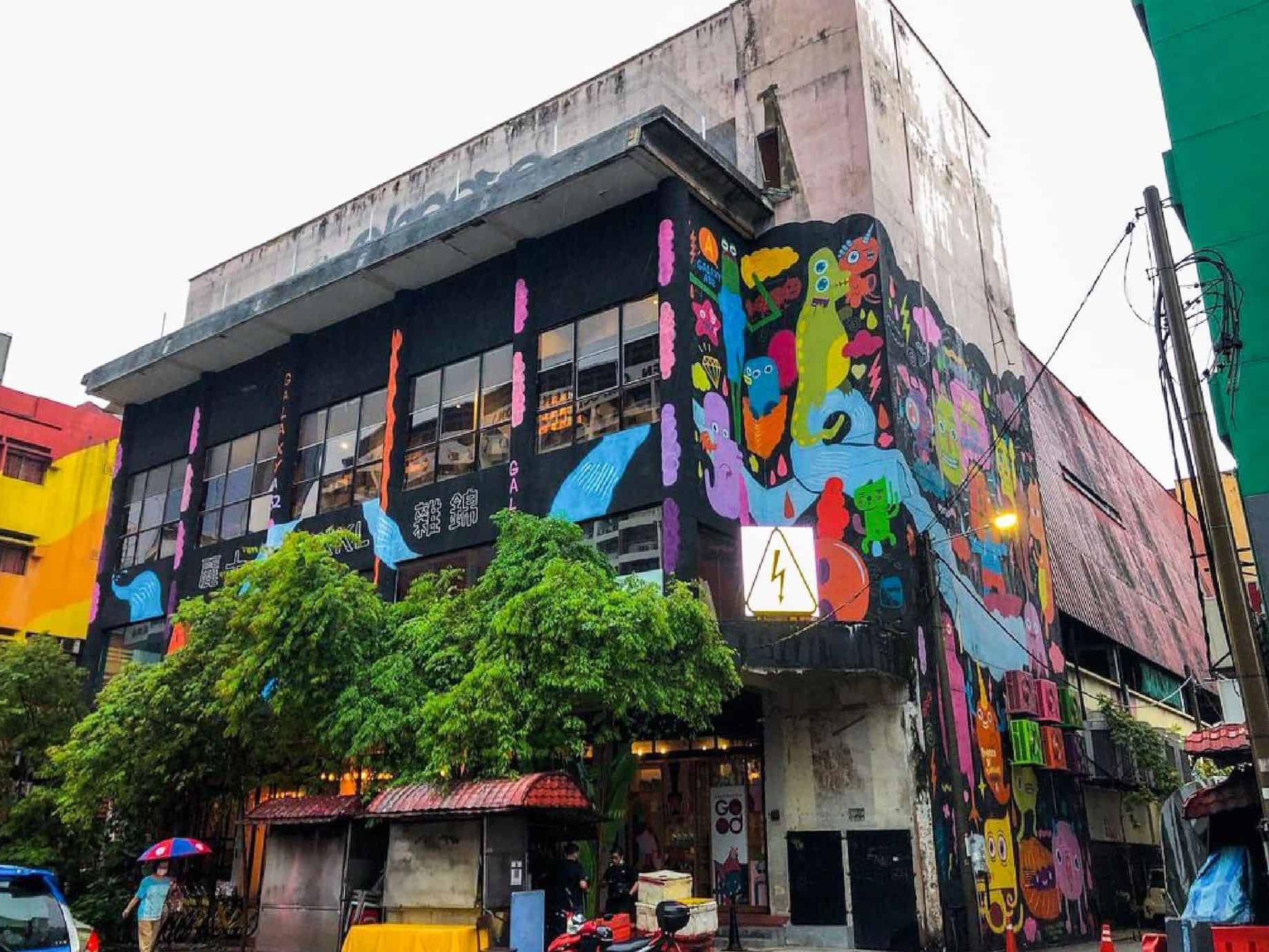 A building on a street in Kwai Chai Hong, St Giles Boulevard