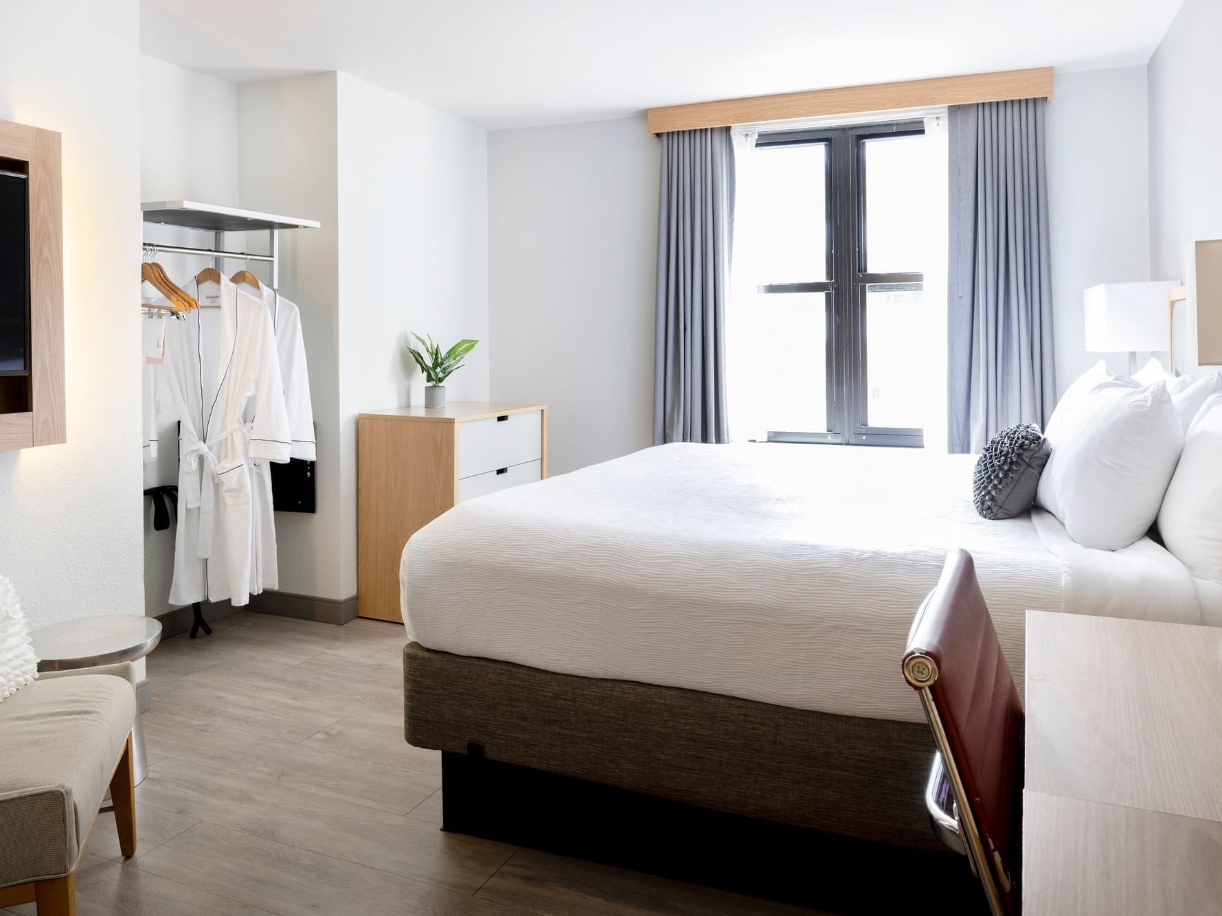 Superior King guestroom and bed at Hotel Saint Clair