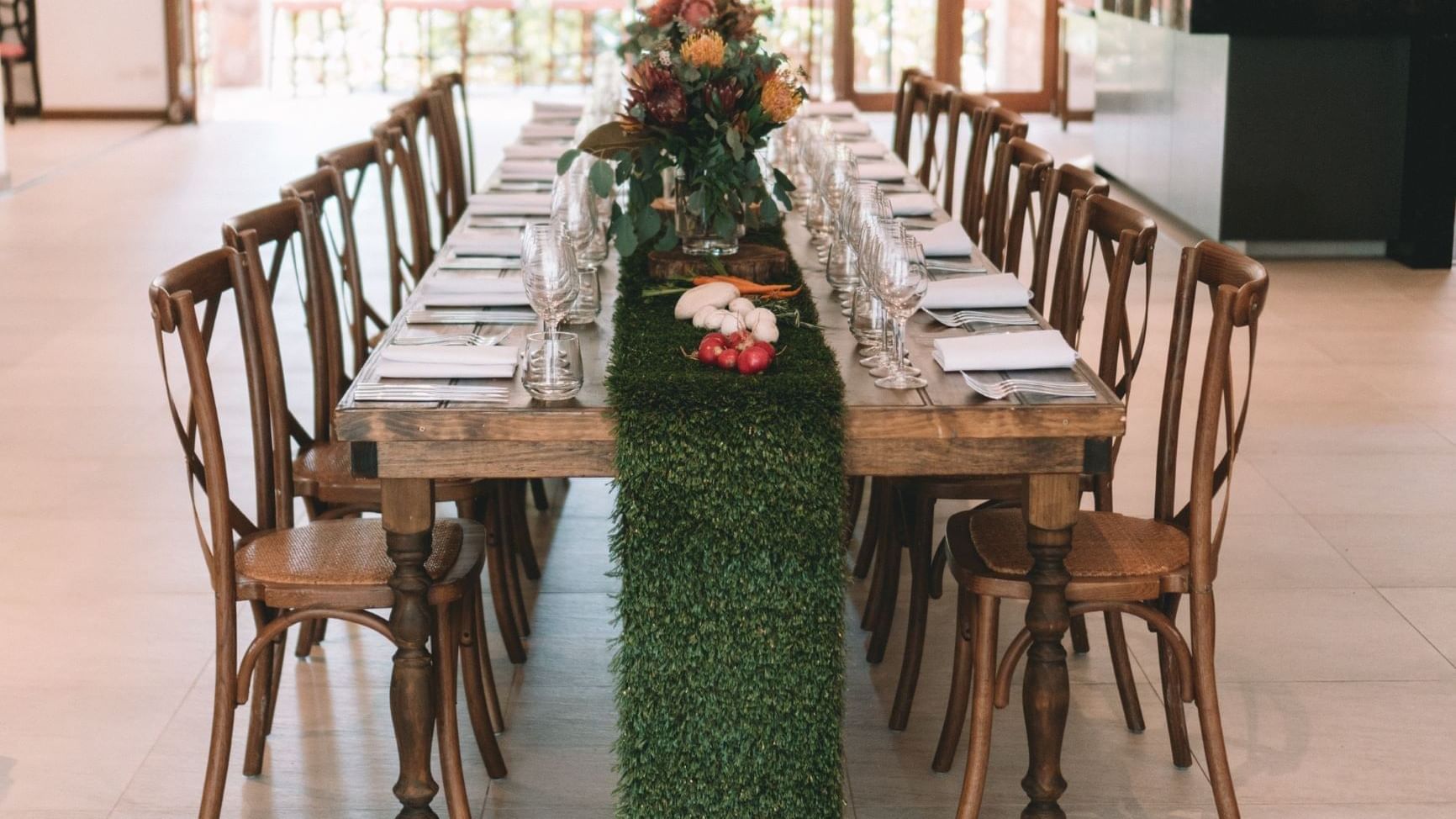 Decorated wedding table at Pullman Palm Cove Sea Temple Resort & Spa
