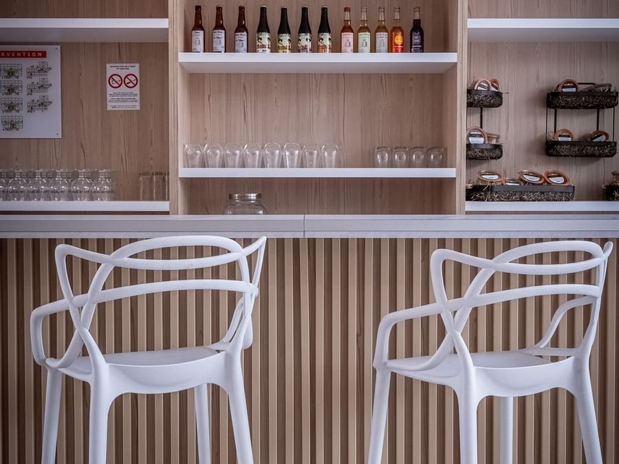 Close-up on the bar counter with bar stools at Hotel Amiens Sud