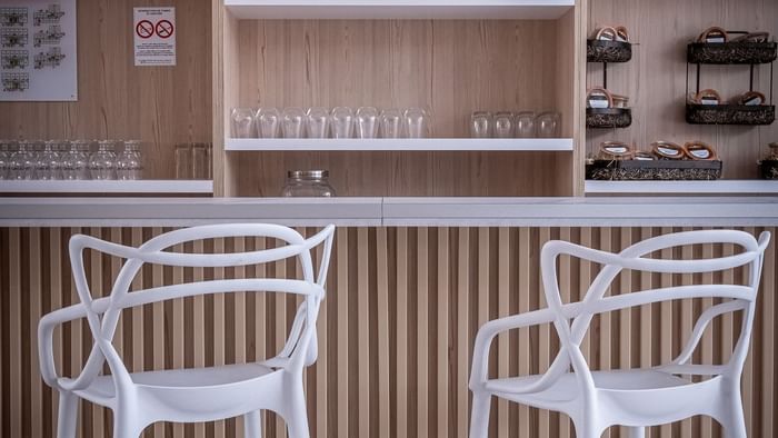Close-up on the bar counter with bar stools at Hotel Amiens Sud