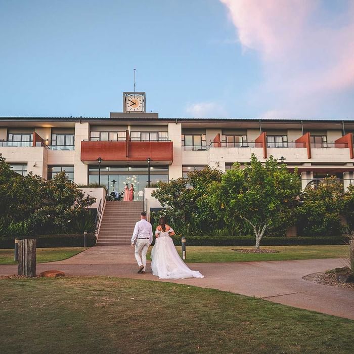 A couple walking into their reception at Mercure Kooindah Waters