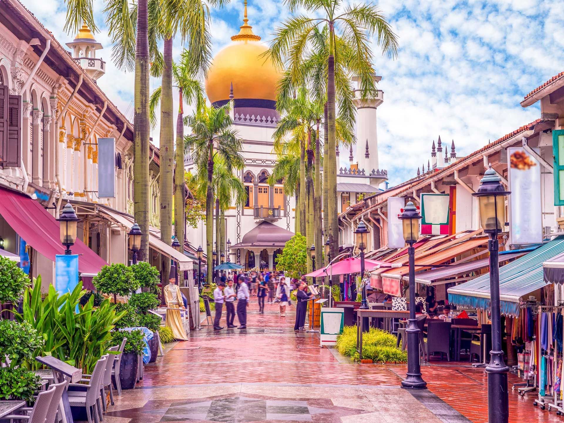 Sultan Mosque & busy markets in Arab Streets near Nostalgia Hotel Singapore