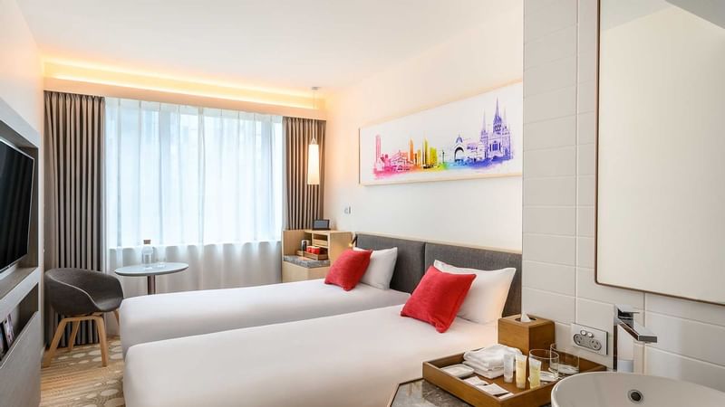 2 single beds, TV in Superior Room at Melbourne Central Hotels