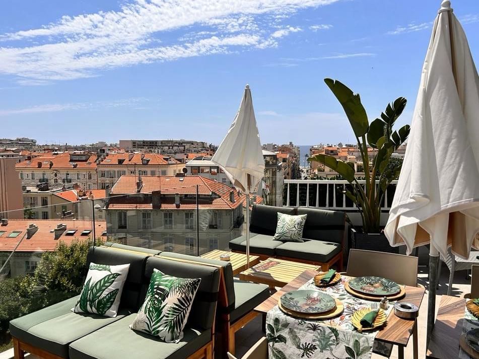 Bonobo’s Bar, featuring comfortable lounge seating and an expansive cityscape view at Splendid Hotel & Spa Nice
