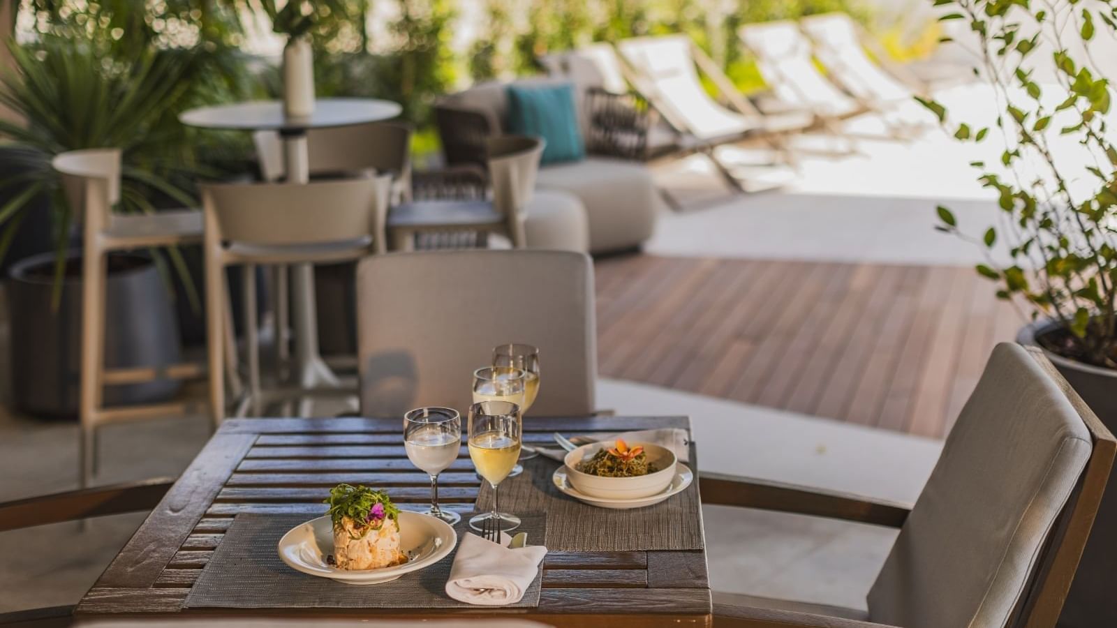 Meals served with wine on a table in Palhabote Bar at Hotel Marina Atlântico