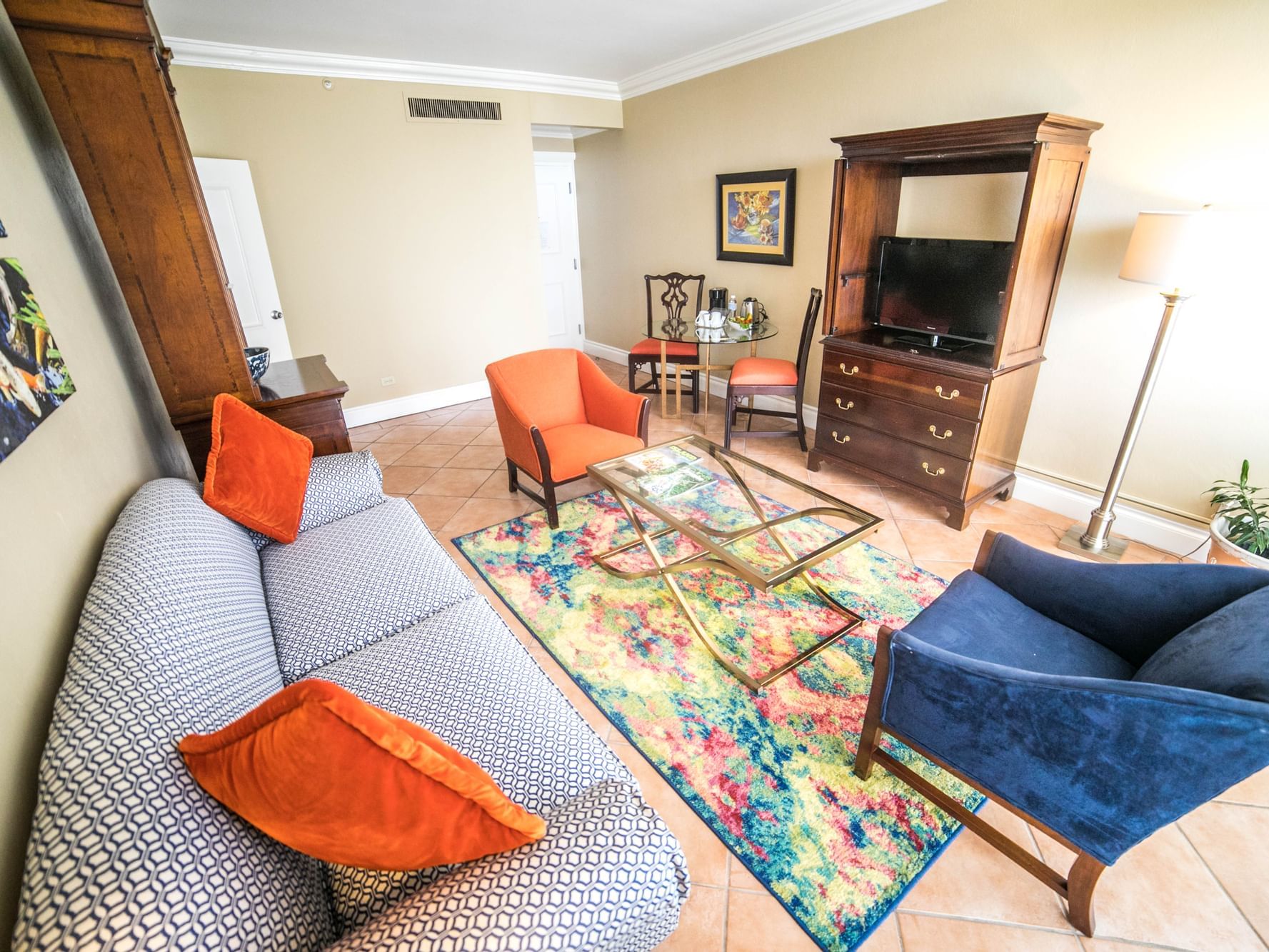 Living room of One Bedroom Suite at Courtleigh Hotel & Suites