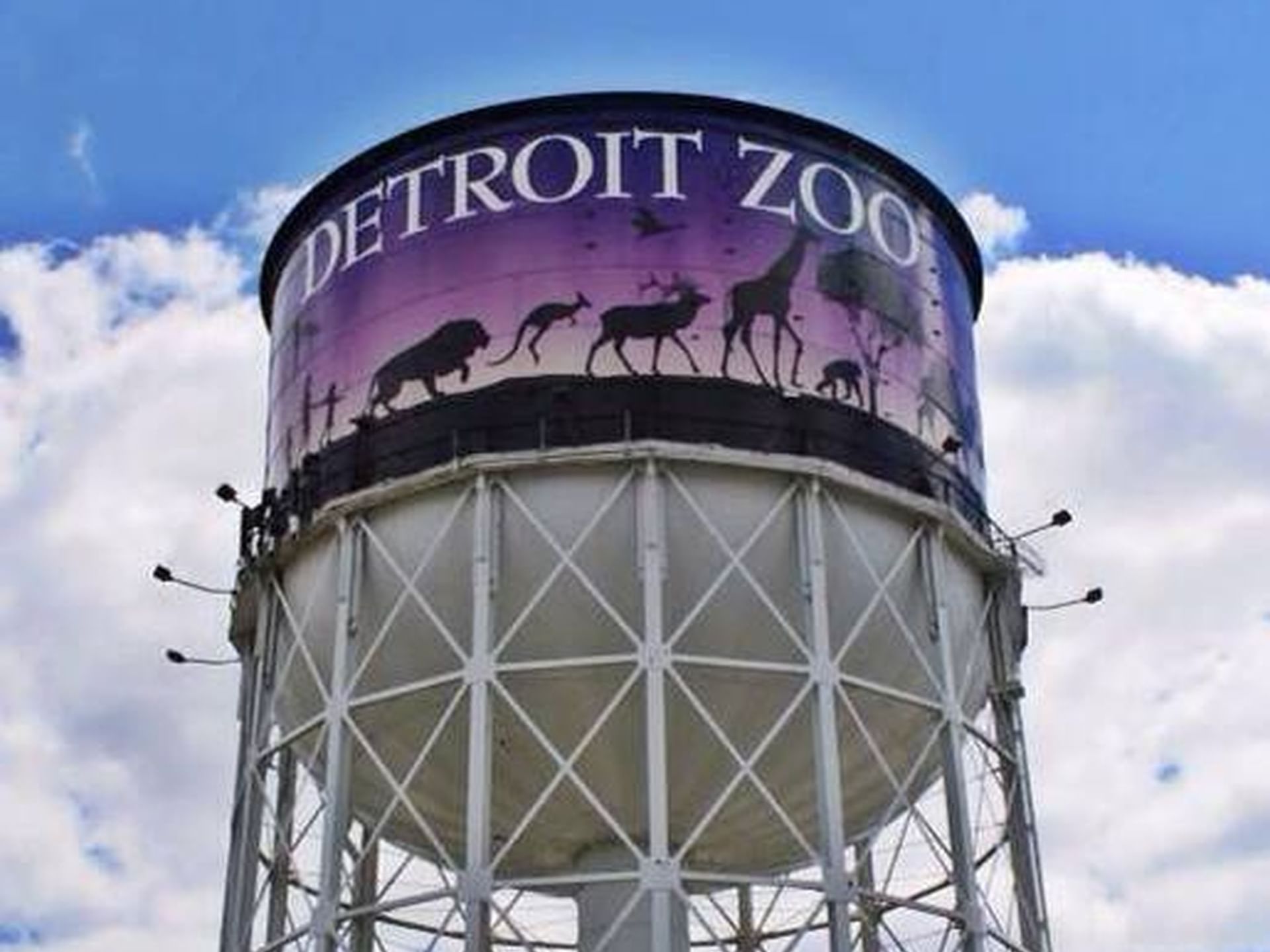 View of the water tank in Detroit Zoo near Kingsley
