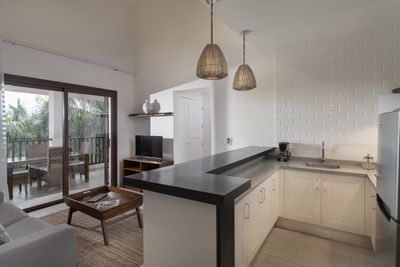 Kitchen table & living area of Studio Suite at Club Hemingway