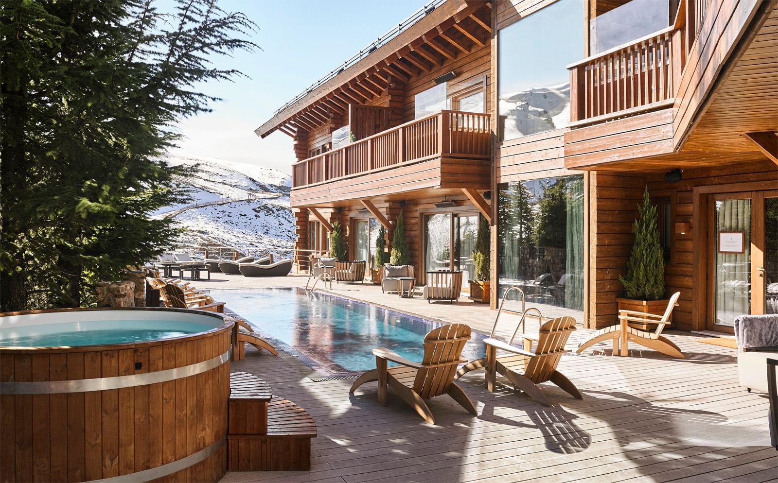 Outdoor heated pool in Sierra Nevada at El Lodge hotel