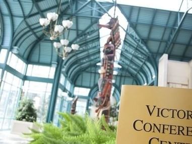 A shot of a totem pole in the glass-domed lobby of the Victoria Conference Centre close to Embassy Inn Victoria