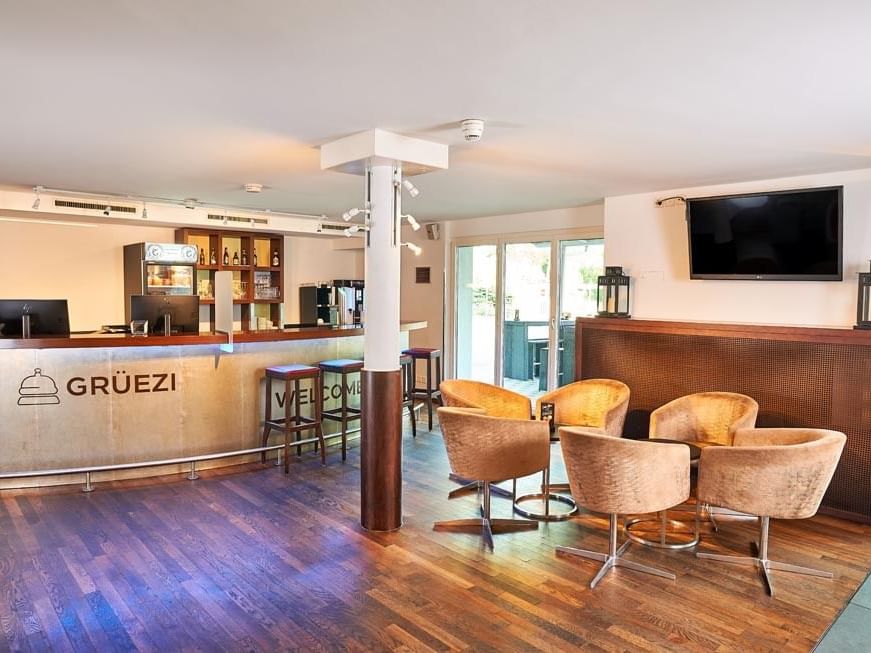 Gruezi bar with sitting area at Apart-Hotel Zurich Airport