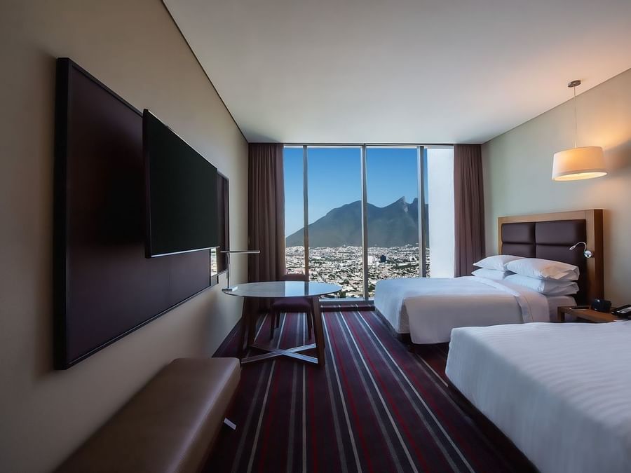 2 Double beds, TV & Desk in Fiesta Club at La Colección