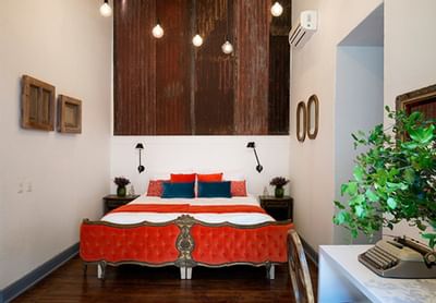 bedroom with a king bed & work area at Noi Blend Colchagua