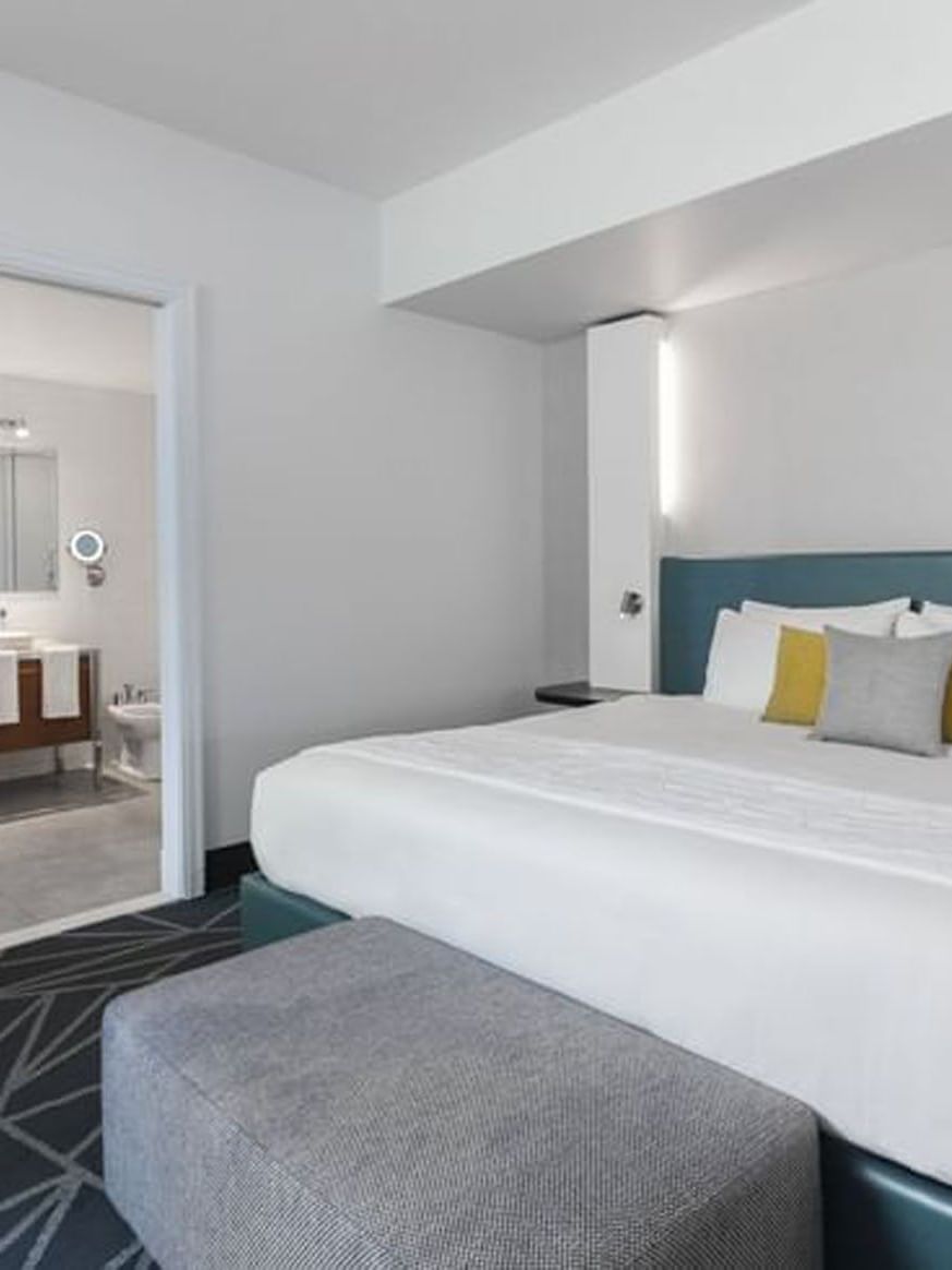 penthouse-1102-lit-king