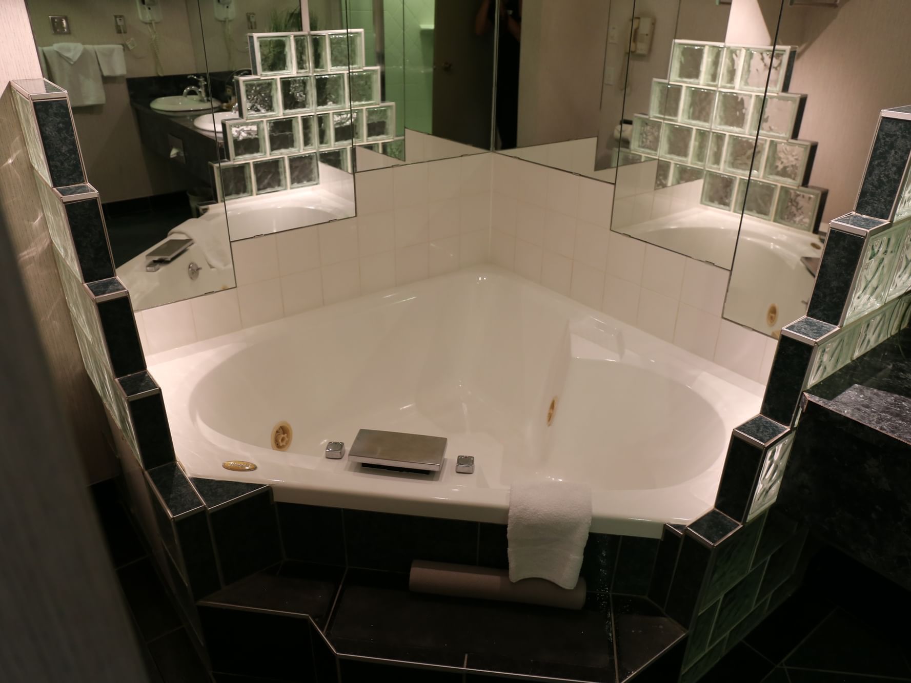 Jacuzzi in Premier Suite at Carriage House Hotel