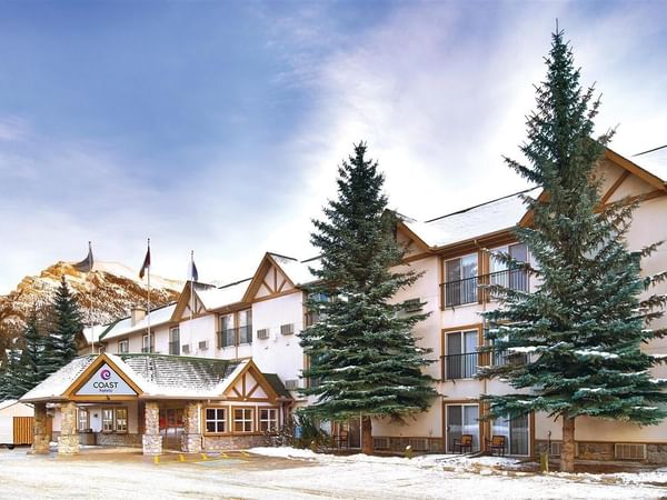 Coast Canmore Hotel & Conference Centre in the winter