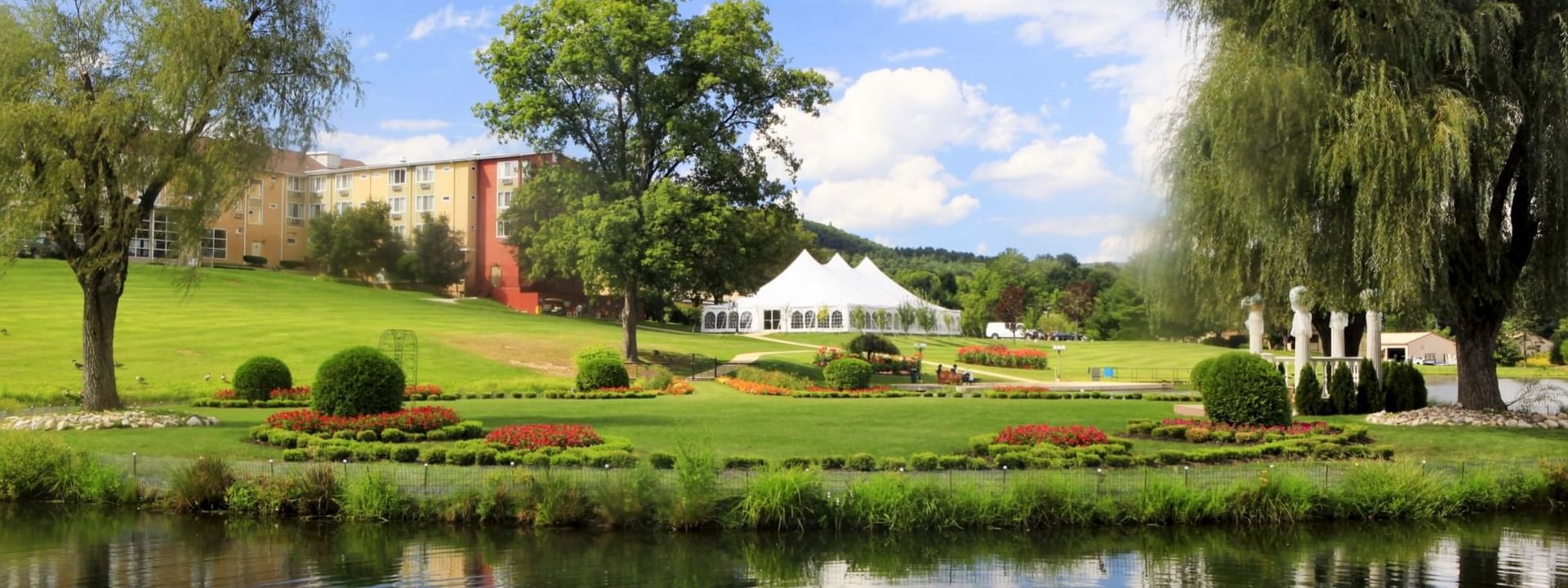 Garden and outdoor wedding venue at Honor’s Haven Retreat