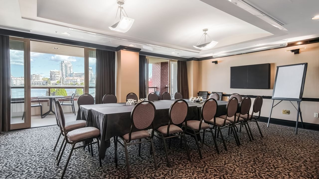 Meeting room with chairs and tables