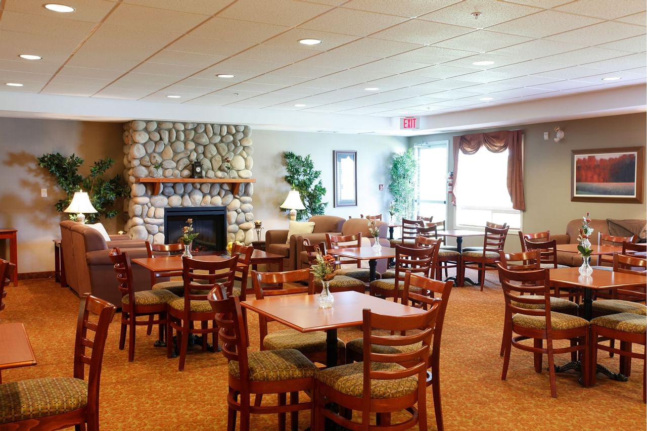 hotel breakfast room