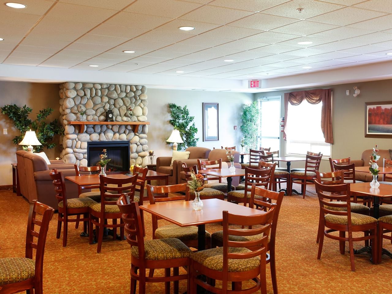 hotel breakfast room